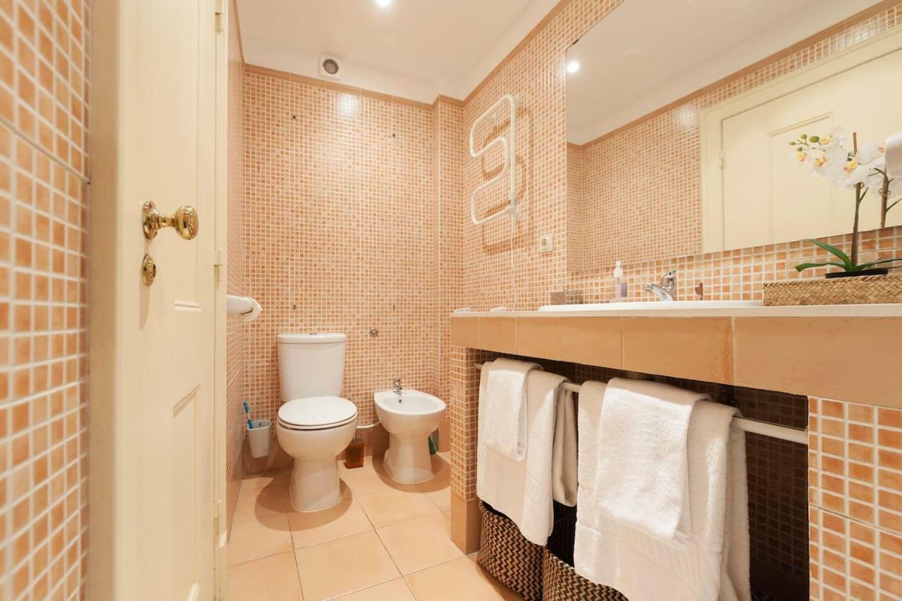 2 Bedroom Apartment With Patio Next To Avenida Da Liberdade Lisboa Kültér fotó