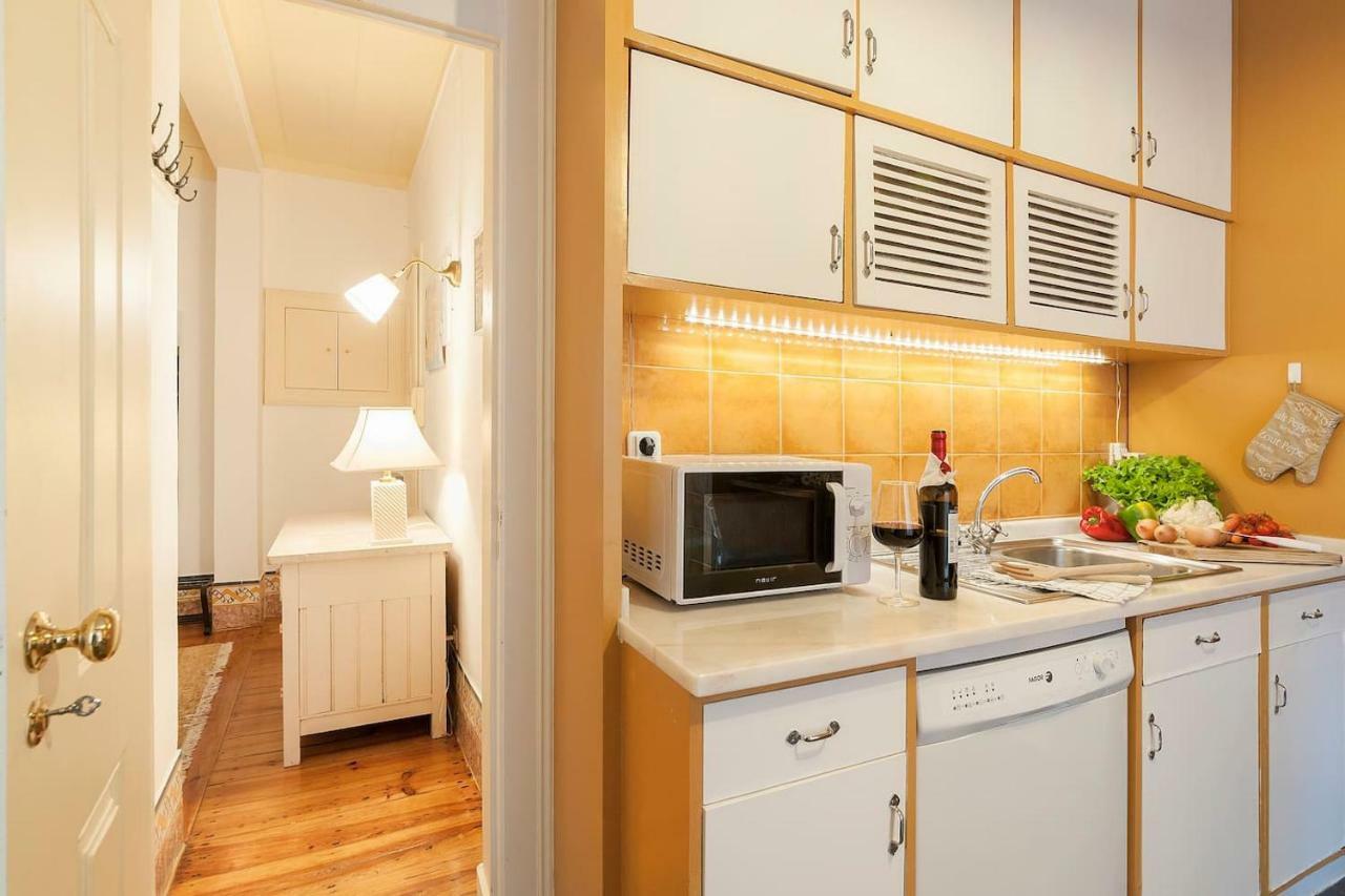 2 Bedroom Apartment With Patio Next To Avenida Da Liberdade Lisboa Kültér fotó