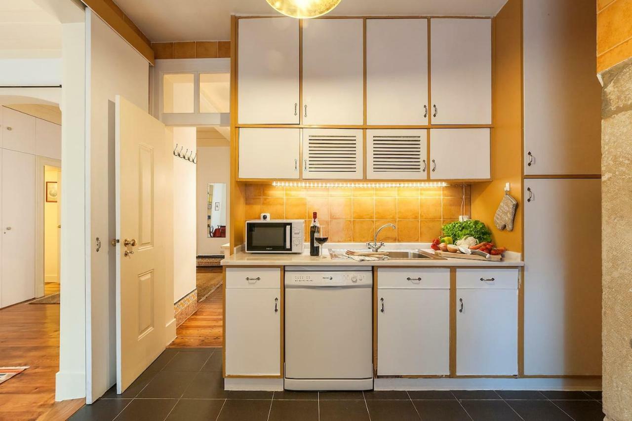 2 Bedroom Apartment With Patio Next To Avenida Da Liberdade Lisboa Kültér fotó