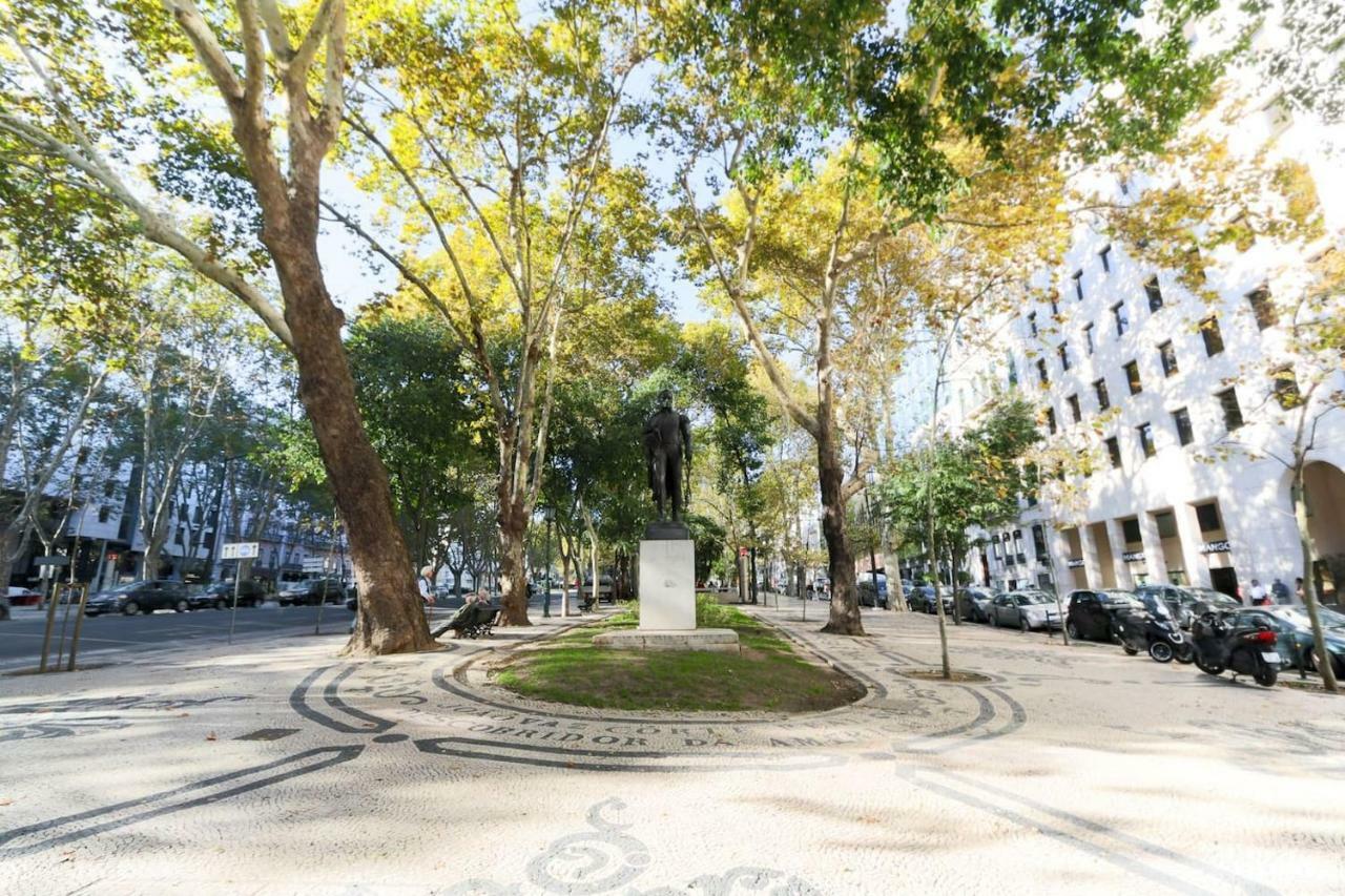 2 Bedroom Apartment With Patio Next To Avenida Da Liberdade Lisboa Kültér fotó